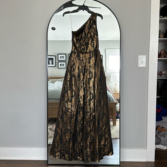JS collections Gold and black one shoulder formal gown - Picture 1 of 4